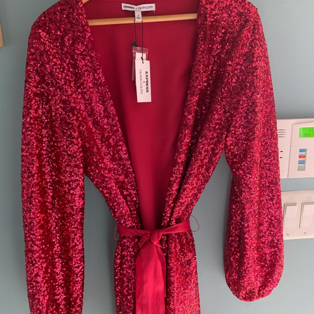 NWT Olivia Culpo limited edition for Express red sequin dress size Medium ♥️